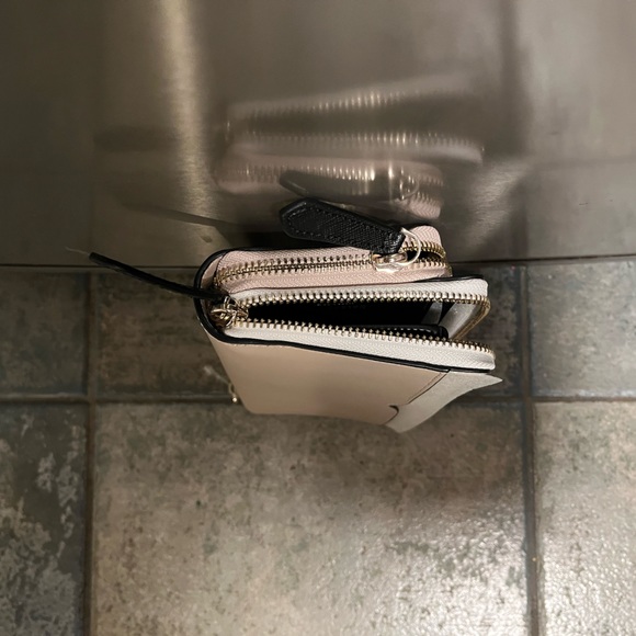 Kate Spade Large Carryall Wristlet - Picture 7 of 8